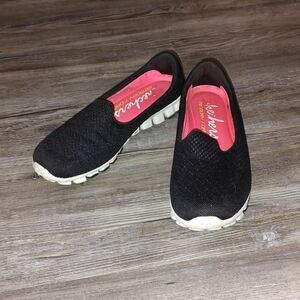 Skechers Malvina  Black Memory Foam Slip on Shoes   Sz 6